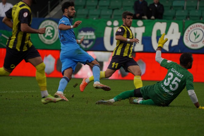 caykur-rizespor-ziraat-turkiye-kupasi-3-eleme-turunda-boyabat-1868i-3-0-maglup-ederek-bir-ust-tura-yukseldi-5.jpg
