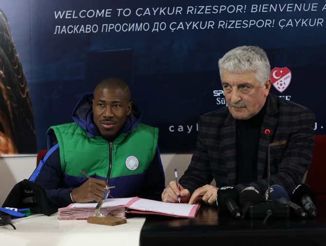 caykur-rizesporda,-daha-once-resmi-sozlesme-imzalanan-mykola-moroziuk-ve-prejuce-nakoulma-icin-tanitim-toplantisi-duzenlendi-(6).jpg