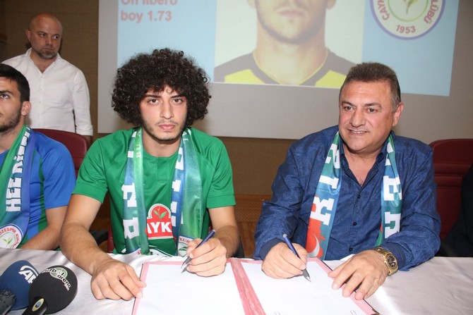 caykur-rizesporda-4-futbolcu-icin-imza-toreni-duzenlendi-(10).jpg