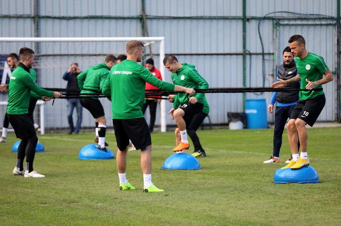 caykur-rizesporda-demir-grup-sivasspor-maci-hazirliklari-(6).jpg