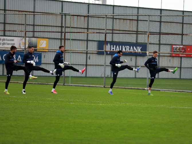 caykur-rizesporda-yukatel-kayserispor-maci-hazirliklari-3.jpg