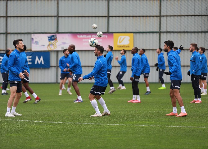 caykur-rizesporda-yukatel-kayserispor-maci-hazirliklari-5.jpg