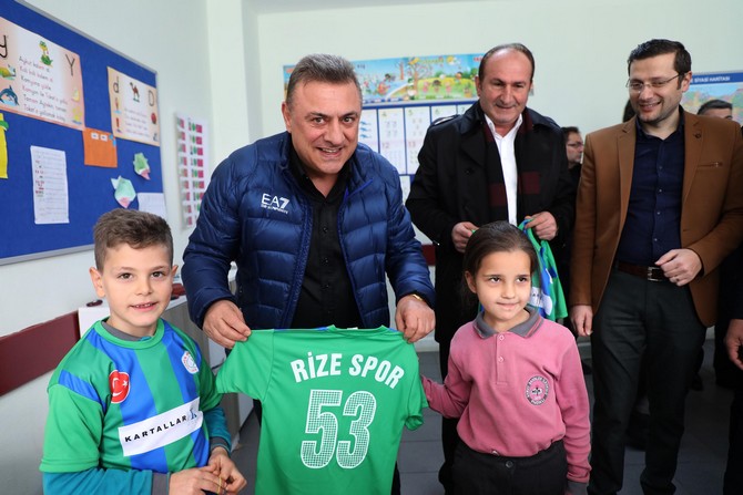 caykur-rizespordan-ogrencilere-forma-(5).jpg