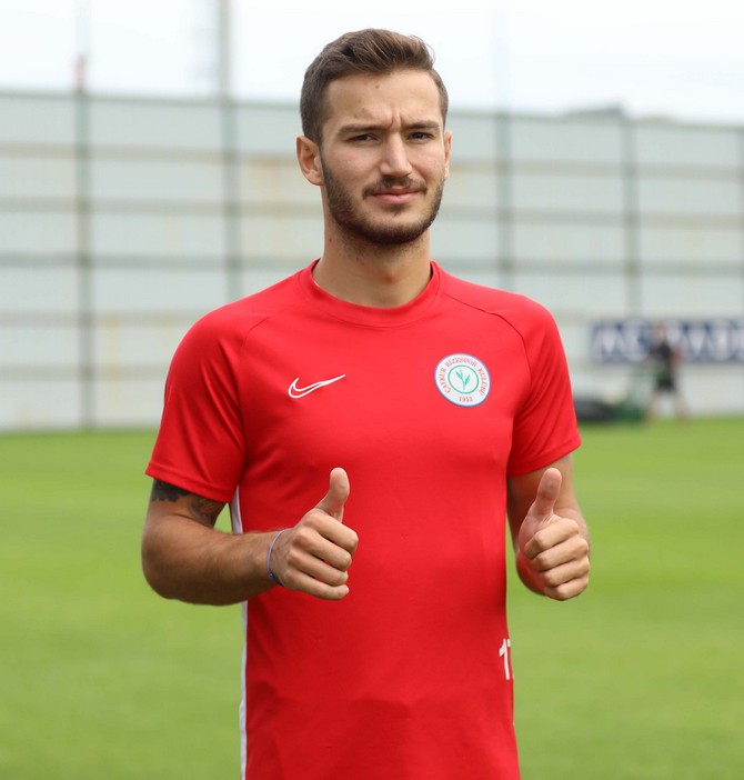 caykur-rizesporlu-futbolcu-ogulcan-caglayan-(1).jpg