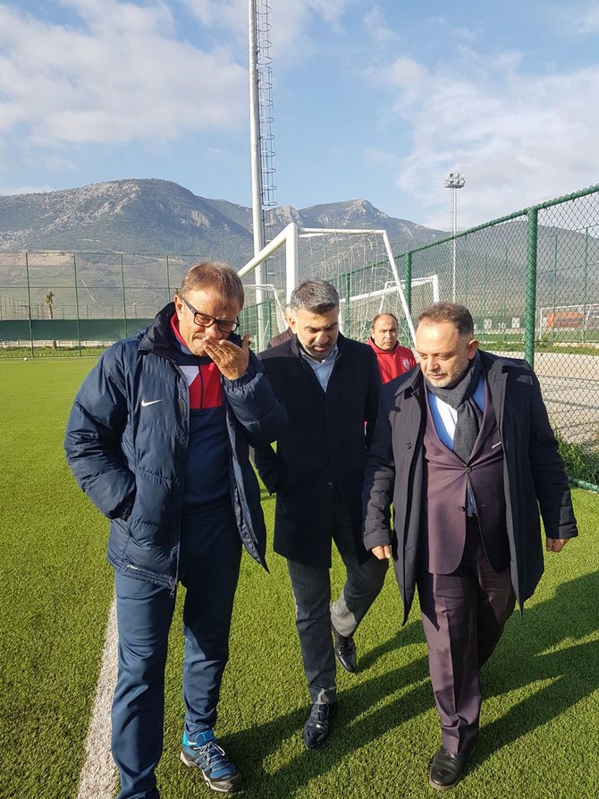 caykur-rizesporun-alt-yapidan-sorumlu-yoneticileri-serkan-karavin,-habip-agun-ve-sadullah-kose-altinordusporun-tesislerini-ziyaret-ederek-hem-izlenimlerde-bulundular-hemde-fikir-alis-verisi-yaptilar-(1).jpg