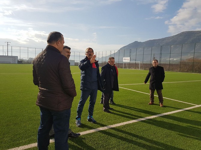 caykur-rizesporun-alt-yapidan-sorumlu-yoneticileri-serkan-karavin,-habip-agun-ve-sadullah-kose-altinordusporun-tesislerini-ziyaret-ederek-hem-izlenimlerde-bulundular-hemde-fikir-alis-verisi-yaptilar-(3).jpg