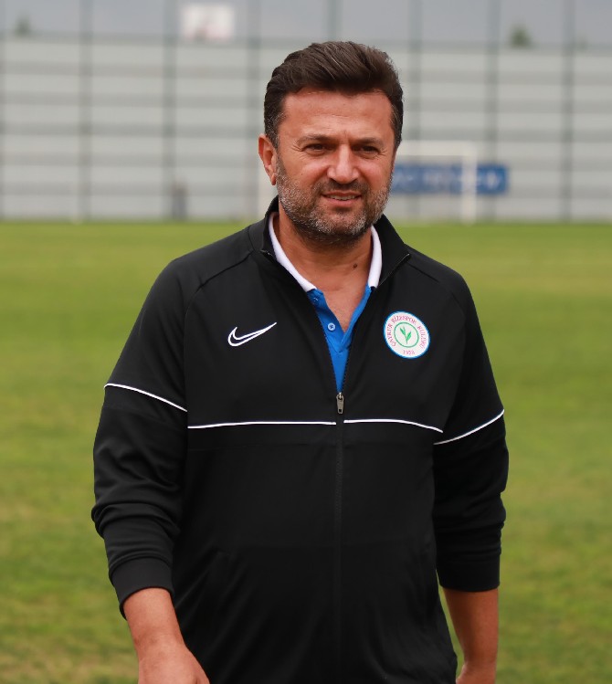 caykur-rizesporun-teknik-direktoru-bulent-uygun-2-001.jpg