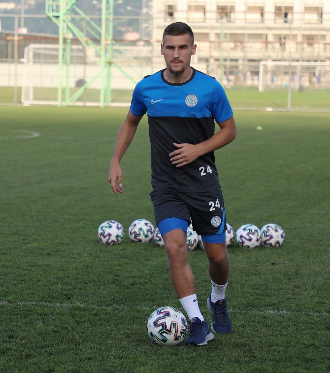 caykur-rizesporun-yeni-transferi-emir-dilaver-(1).jpg