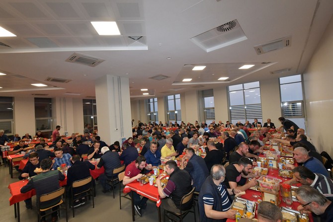 caykur-yeni-paketlemede-ilk-ramazan,-ilk-iftar-(8).jpg
