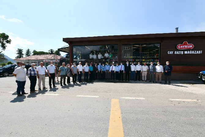 caykurun-kemalpasa-cay-satis-magazasi-hizmete-girdi-(6).jpg