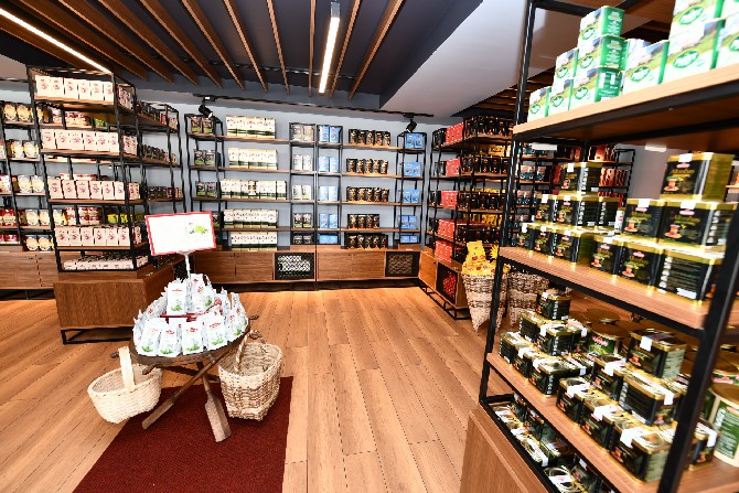 caykurun-kemalpasa-cay-satis-magazasi-hizmete-girdi-(8).jpg