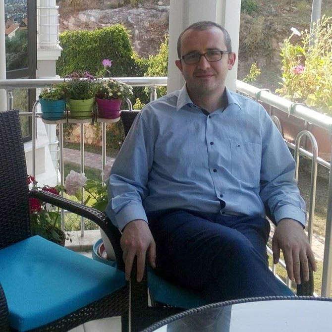 celil-yavuz-ogretim-uyesi-kendini-kayaliklardan-atti.jpg celil-yavuz-ogretim-uyesi-kendini-kayaliklardan-atti.jpg