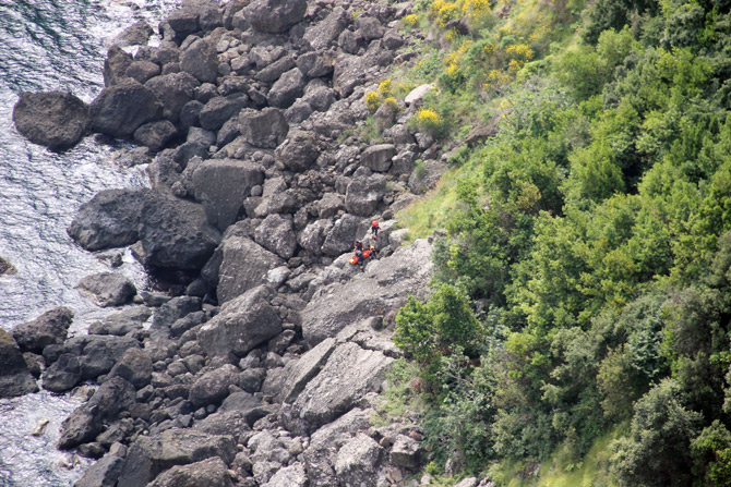 celil-yavuz-ogretim-uyesi-kendini-kayaliklardan-atti1.jpg celil-yavuz-ogretim-uyesi-kendini-kayaliklardan-atti1.jpg