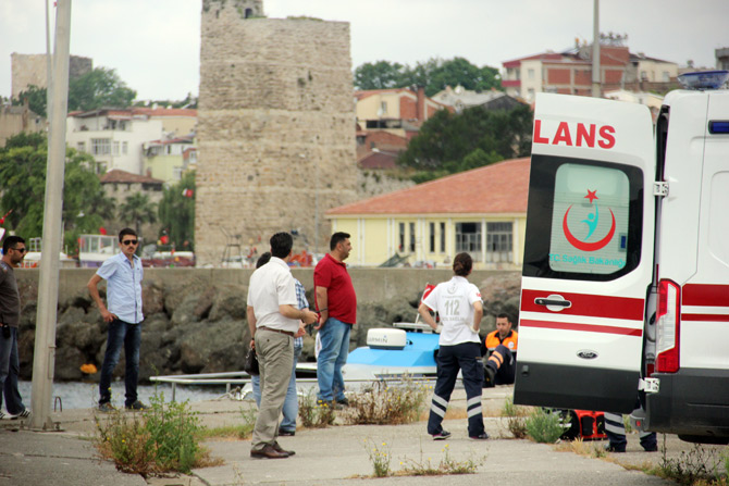celil-yavuz-ogretim-uyesi-kendini-kayaliklardan-atti2.jpg celil-yavuz-ogretim-uyesi-kendini-kayaliklardan-atti2.jpg