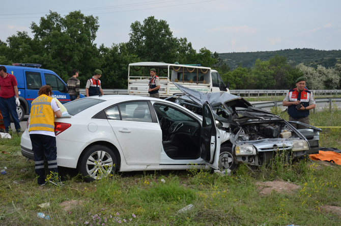 cenaze-yolunda-feci-kaza!-3-olu,-5-yarali-3.jpg cenaze-yolunda-feci-kaza!-3-olu,-5-yarali-3.jpg