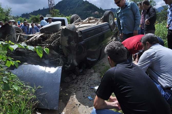 cenaze-yolunda-kaza-1-olu-2-yarali-1.jpg cenaze-yolunda-kaza-1-olu-2-yarali-1.jpg