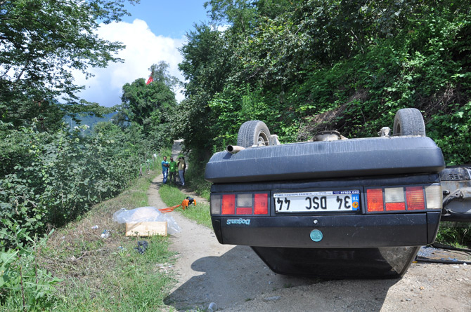 cenaze-yolunda-kaza-1-olu-2-yarali-3.jpg cenaze-yolunda-kaza-1-olu-2-yarali-3.jpg