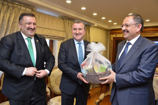 cevre-ve-sehircilik-bakani-mehmet-ozhaseki-ile--genclik-ve-spor-bakani-osman-askin-bak,-cesitli-ziyaret-ve-programlar-dolayisiyla-rizeye-geldi-(2)-001.jpg
