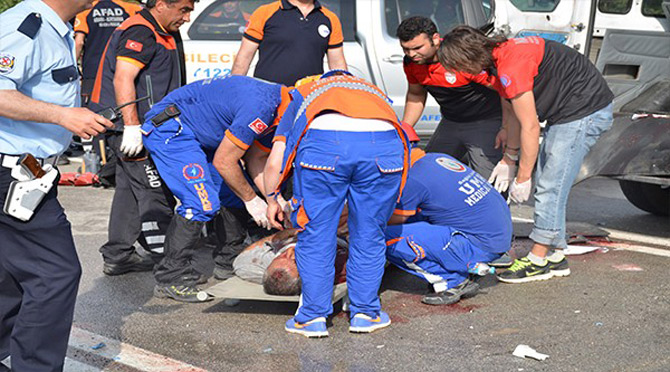 cezaevi-minibusu-ile-tir-carpisti-3-olu,-6-yarali-3.jpg