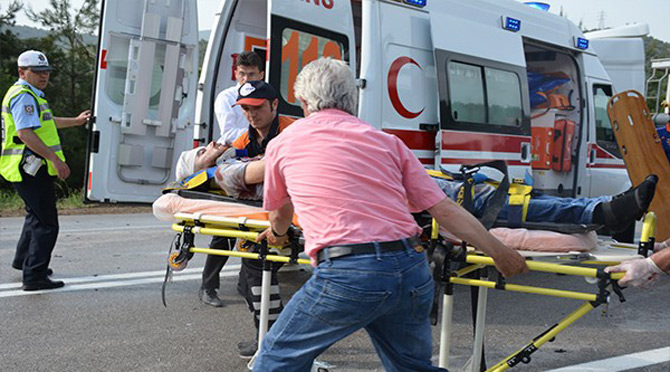 cezaevi-minibusu-ile-tir-carpisti-3-olu,-6-yarali-5.jpg