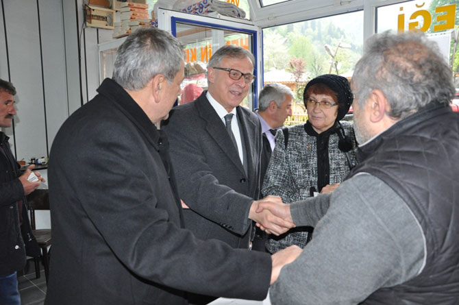 chp)-rize-milletvekili-adaylari,-ilce-gezilerini-surduruyor3.jpg