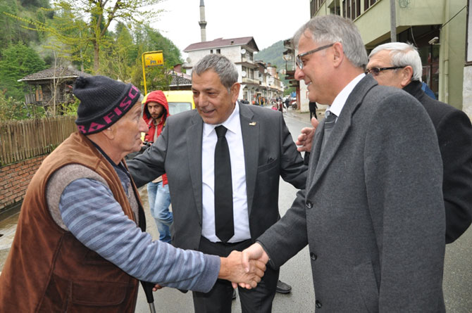 chp)-rize-milletvekili-adaylari,-ilce-gezilerini-surduruyor8.jpg