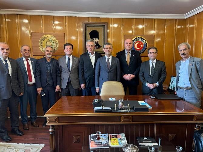 chp-grup-baskan-vekili-ozgur-ozel-tek-gida-is-sendikasi-rize-bolge-temsilciligini-ziyaret-etti-3.jpg