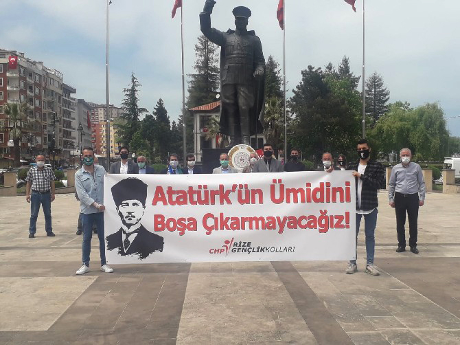 chp-rize’de-19-mayis’i-ve-rizespor’un-kurulusunu-kutladi-(2).jpg