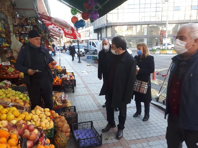 chp-rize-il-baskani-saltuk-deniz,-beraberinde-merkez-ilce-baskani-necati-topaloglu-ve-yonetim-kurulu-uyeleriyle-birlikte-esnaf-ziyaretlerinde-bulundu-(4).jpg