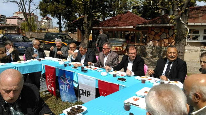 chp-rize-milletvekili-adaylari-ardesende-emekli-ogretmenlerle-biraraya-geldi2.jpg