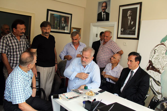 chp-rize-milletvekili-adaylari-bayram-ziyaretinde-2.jpg chp-rize-milletvekili-adaylari-bayram-ziyaretinde-2.jpg