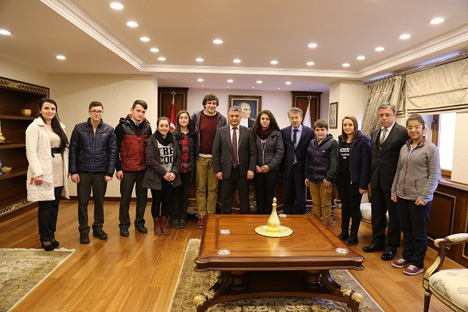 cocuk-haklari-komitesi,-vali-ersin-yaziciyi-ziyaret-etti-2.jpg cocuk-haklari-komitesi,-vali-ersin-yaziciyi-ziyaret-etti-2.jpg