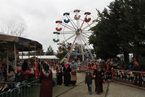cocuklar-lunaparkta-doyasiya-eglendi--11.jpg cocuklar-lunaparkta-doyasiya-eglendi--11.jpg