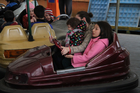 cocuklar-lunaparkta-doyasiya-eglendi--13.jpg cocuklar-lunaparkta-doyasiya-eglendi--13.jpg