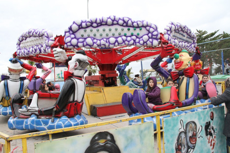 cocuklar-lunaparkta-doyasiya-eglendi--16.jpg cocuklar-lunaparkta-doyasiya-eglendi--16.jpg