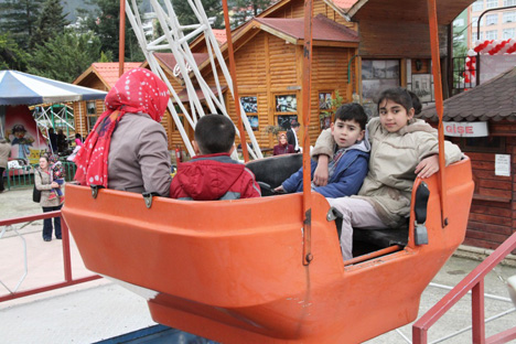 cocuklar-lunaparkta-doyasiya-eglendi--22.jpg cocuklar-lunaparkta-doyasiya-eglendi--22.jpg