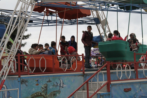 cocuklar-lunaparkta-doyasiya-eglendi--24.jpg cocuklar-lunaparkta-doyasiya-eglendi--24.jpg