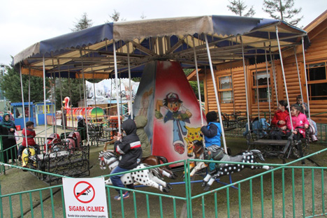 cocuklar-lunaparkta-doyasiya-eglendi--6.jpg cocuklar-lunaparkta-doyasiya-eglendi--6.jpg