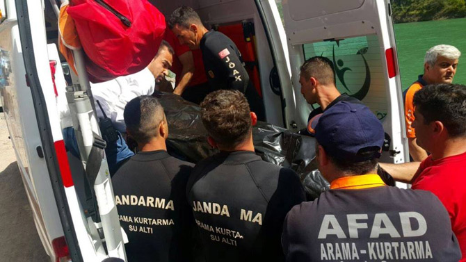 coruh-nehrine-duserek-kaybolan-iscinin-cesedine-12-gun-sonra-ulasildi2.jpg coruh-nehrine-duserek-kaybolan-iscinin-cesedine-12-gun-sonra-ulasildi2.jpg