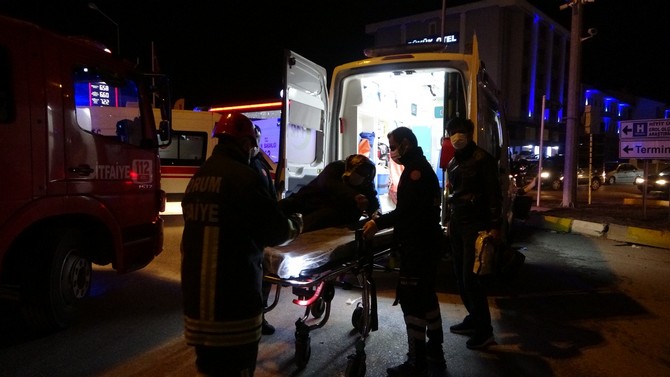 corum’da-hasta-tasiyan-ambulansla-otomobilin-carpismasi-sonucu-meydana-gelen-trafik-kazasinda-7-kisi-yaralandi-(1).jpg
