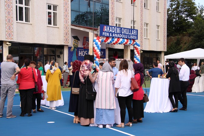 cozum-akademi-okullari-fen-ve-anadolu-liselerinin-resmi-acilis-toreni-yapildi-(2).jpg
