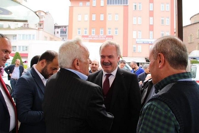 cumhur-ittifaki-ve-ak-parti-surmene-belediye-baskan-adayi-rahmi-ustun,-mahalle-gezileri,-esnaf-ziyaretleri-ve-sivil-toplum-orgutlerine-yonelik-ziyaretlerini-surduruyor-(3).jpg