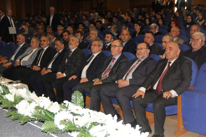 cumhurbaskani-basdanismani-yalcin-topcu,-ondokuz-mayis-universitesi’nde-“istiklal-sairimiz-mehmet-akif-ersoy’u-rol-model-olarak-anlamak”-konulu-konferans-verdi-(3).jpg
