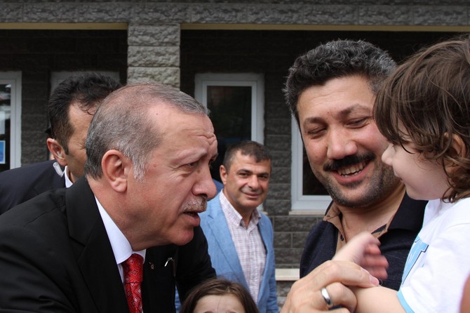 cumhurbaskani-erdogan’dan-osman-karavinin-ailesine-taziye-ziyareti-(1).jpg