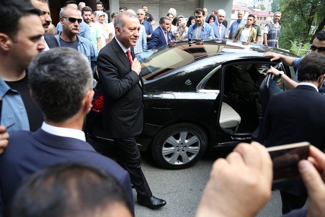 cumhurbaskani-erdogan’dan-osman-karavinin-ailesine-taziye-ziyareti-(13).jpg