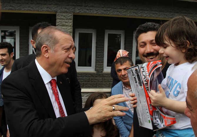 cumhurbaskani-erdogan’dan-osman-karavinin-ailesine-taziye-ziyareti-(2).jpg
