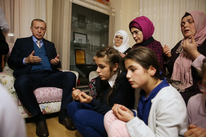 cumhurbaskani-erdogan,-eren-bulbulun-ailesini-ziyaret-etti-(11).jpg
