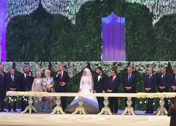 cumhurbaskani-erdogan,-rizeli-hayir-sever-is-adami-mehmet-emin-erkan’in-dugununde-nikah-sahitligi-yapti-(1).jpg