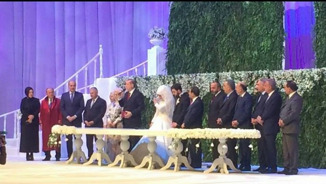 cumhurbaskani-erdogan,-rizeli-hayir-sever-is-adami-mehmet-emin-erkan’in-dugununde-nikah-sahitligi-yapti-(2).jpg