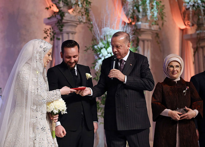 cumhurbaskani-erdogan,-yegeninin-nikah-sahitligini-yapti.jpg
